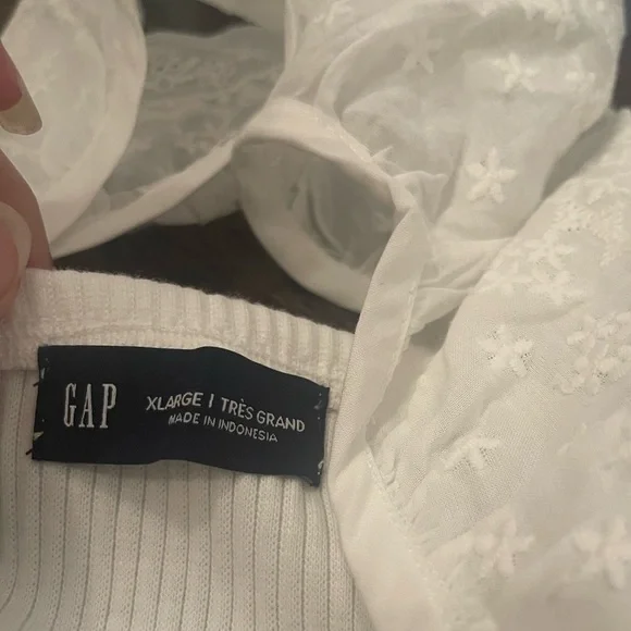 NWT GAP RIB EYELET FLUTTER SLEEVE TANK TOP - SIZE XL - Picture 4 of 8